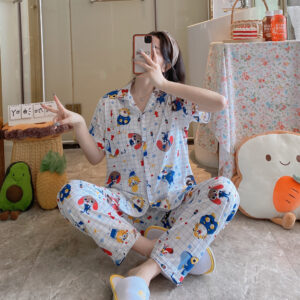 ชุดนอนขายาวสีขาว